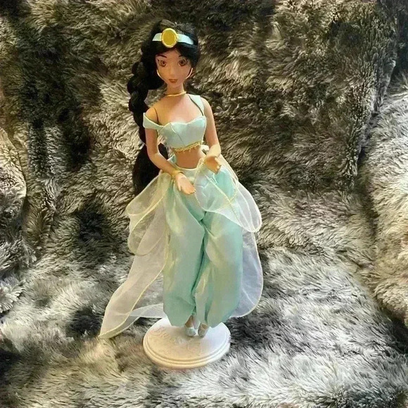 Disney Jasmine Porcelain Doll Brass  Key KeepSakes AWholeNewWorld Magic - Picture 1 of 16